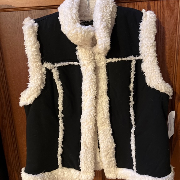 Ladies Plush Vest - Picture 8 of 8